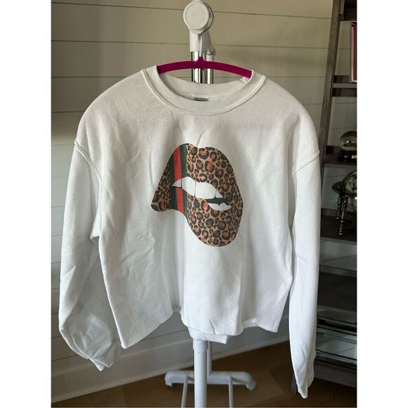 Leopard Lips cropped sweatshirt sz medium‎ - Picture 1 of 4